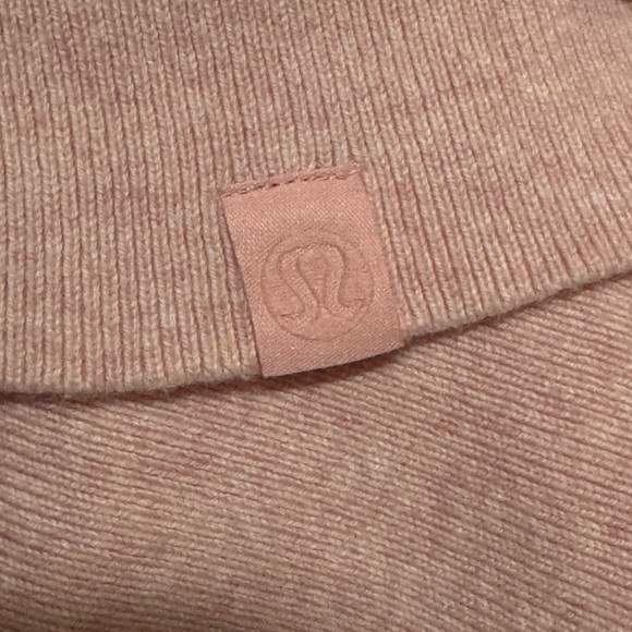 Lululemon Crossover Ribbed Waist
Sweater in Heathered Dew Pink - Picture 8 of 11
